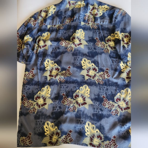 UnTied Men's Rayon Medium Button Down - Picture 7 of 10